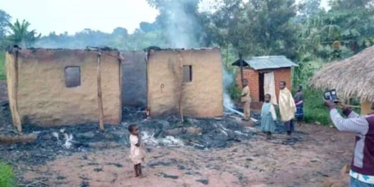 Lubero: deux maisons d&rsquo;habitation incendiées  par des  inconnus à Sebu