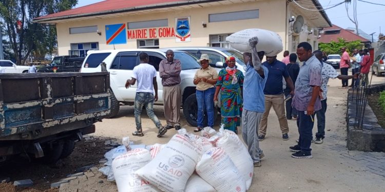 Goma: les biens des déplacés remis au maire , distribués aux déplacés du site Baraka à Mugunga
