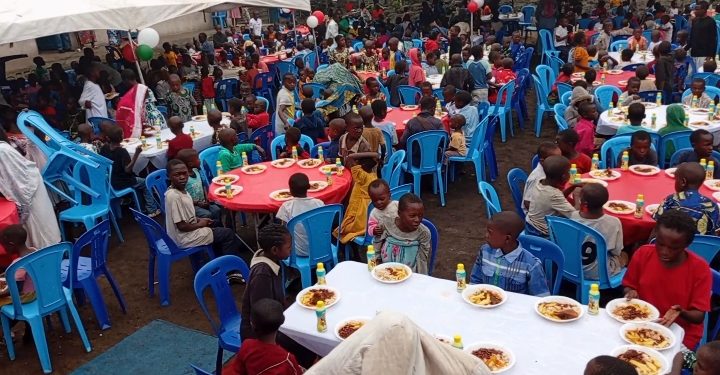 ‎Nord-Kivu,  célébration de Noël : La fondation Anne Mbuguje collabore avec la communauté Sainte Gidio pour compatir avec les déplacés de guerre du site SAM SAM