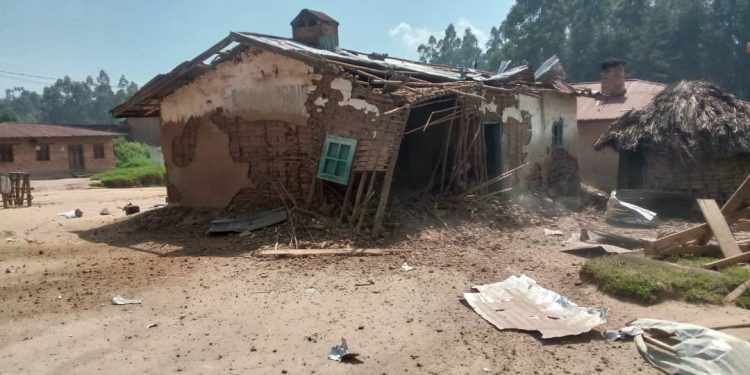 Lubero : un mort et une maison détruite dans des bombes larguées par le M23 à Kitsombiro