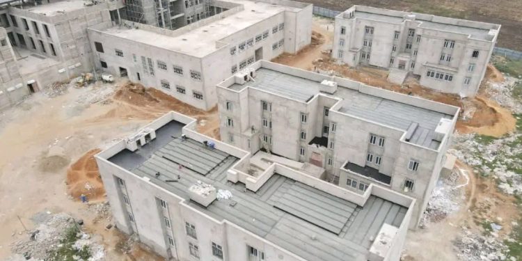 Ituru : La coordination des étudiants de l&rsquo;UNIBU effectue une visite sur le site de construction de son nouveau bâtiment
