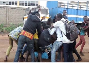 Nord-Kivu : trois bandits en train de planifier des incursions nocturnes arrêtés par la jeunesse en début d&rsquo;après-midi au quartier Katindo