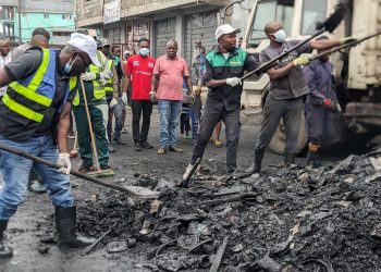 Salongo à Goma : en nettoyant lui-même les avenues, le maire montre l’exemple et invite les habitants à poursuivre l’effort pour rendre la ville plus propre