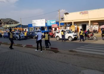Ituri : entre colère, choc, déception et plaidoirie, une marée humaine à la Police de Circulation Routière (PCR) de Bunia