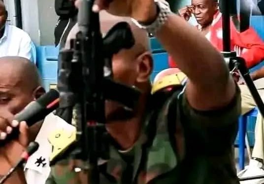 RDC-Kinshasa : Le “pistolet” d’Honorine Porsche s’avère être un simple jouet