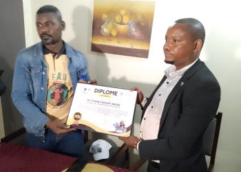 Ituri:Thierry Bahati Rafiki reçoit un diplôme de mérite pour son engagement journalistique