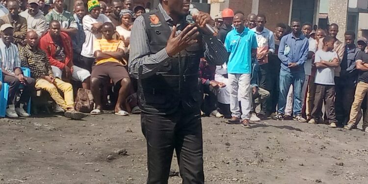 Goma : Juvenal Nshimiyemana Rukundo, maire adjoint, sensibilise la population de la cellule Munanira au quartier Ndosho au mieux vivre-ensemble