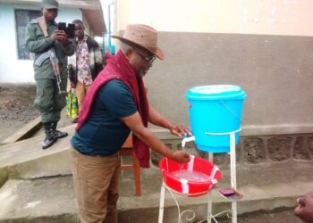 Lutte contre la maladie à virus Ebola à Goma : Le Bourgmestre Abdoul Bikulo sensibilise sa population sur le lavage des mains
