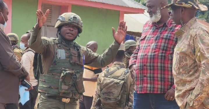 Rutshuru : l’AT Euphrem Kabasha accompagné du Mwami Patrick Ndeze mobilise à Nyamilima contre les groupes armés et le pouvoir de Kinshasa