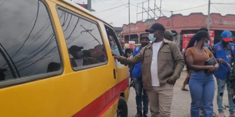 Transport en commun: Le maire de Goma fait le suivi du respect des mesures barrières