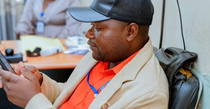 Ituri : le journaliste Bahemuka Mugavu Olivier dévoile sa facette d’artiste avec « Ebola kûnî »