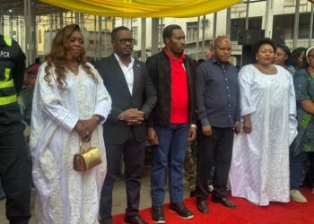 Goma: Cérémonie inaugurale du marché moderne la Prospérité 2, le maire coupe le ruban symbolique