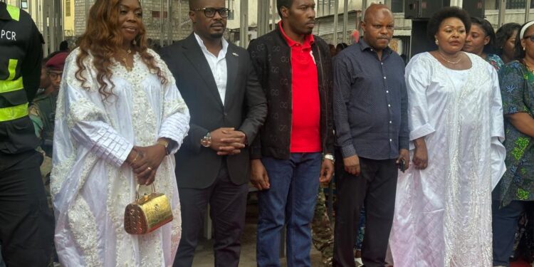 Goma: Cérémonie inaugurale du marché moderne la Prospérité 2, le maire coupe le ruban symbolique