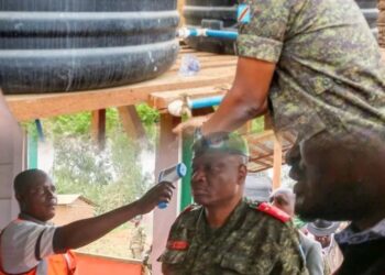 Ebola en Ituri : le gouverneur Kasongo Mulumba Gaby lance une campagne de sensibilisation aux points de contrôle pour renforcer la surveillance sanitaire