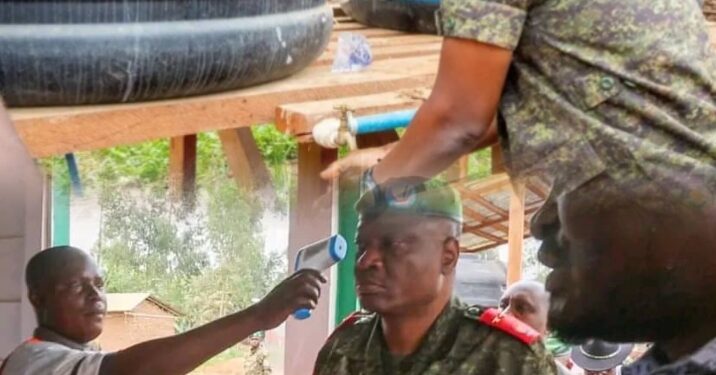 Ebola en Ituri : le gouverneur Kasongo Mulumba Gaby lance une campagne de sensibilisation aux points de contrôle pour renforcer la surveillance sanitaire