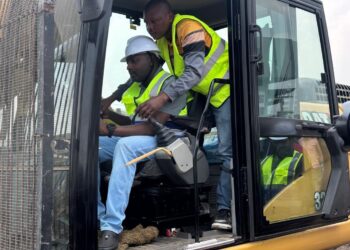 Goma: Le gouverneur lance les travaux d’asphaltage et de canalisation au tronçon routier à la petite barrière