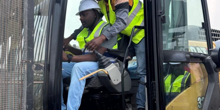 Goma: Le gouverneur lance les travaux d’asphaltage et de canalisation au tronçon routier à la petite barrière