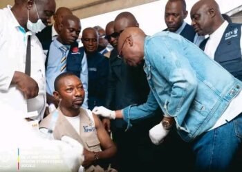 Ebola : le ministre de la Santé lance la vaccination à Kisangani pour renforcer la riposte dans la Tshopo