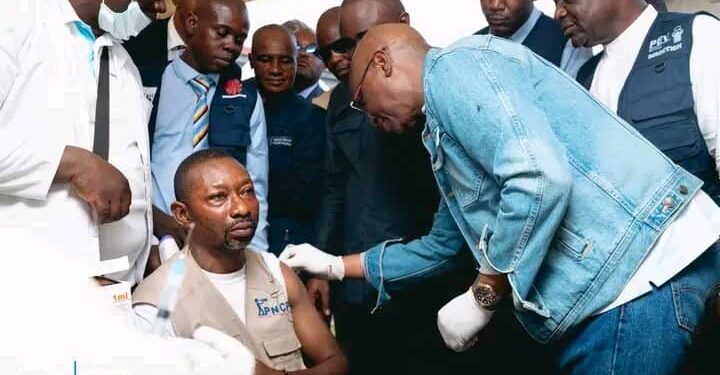 Ebola : le ministre de la Santé lance la vaccination à Kisangani pour renforcer la riposte dans la Tshopo