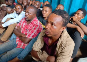 Sud-Kivu/Bukavu : La Police Révolutionnaire présente des présumés criminels au Gouverneur Patrick Busu Bwa Ngwi Nshombo