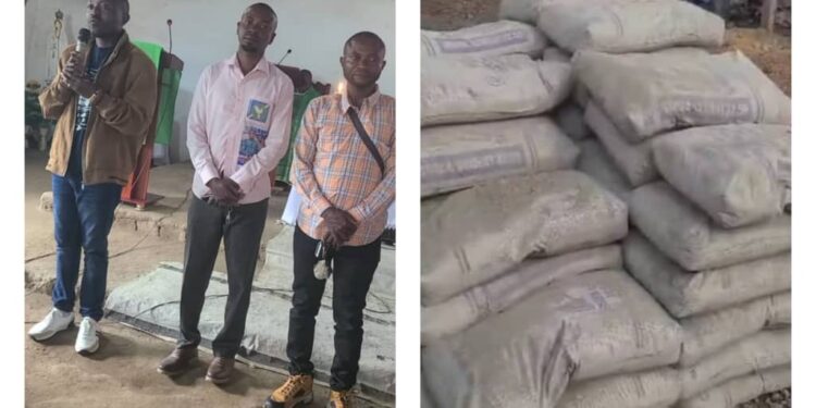 Ituri: les honorables Deogratias Kakule Kalyomo et Fabrice Kambale Visahasa offrent 62 sacs de ciment à l’église Notre-Dame de Lourdes de Hoho à Bunia