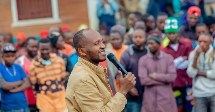 Nyiragongo : Prince Mpabuka mobilise la population et appelle la jeunesse à rejoindre l’armée à Buhumba